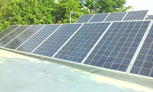 Montaje de panel solar de techo plano con inclinación ajustable